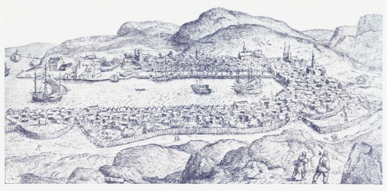 Bergen o. 1580. I bakgrunnen fra venstre: Håkonshallen, Rosenkrans’s tårn. Tyskebryggen; bak den Fløifjellet. I forgrunnen den norske bydel Stranden. På vågen: galei (med årer), linjeskib (med kanonporter), m. m.